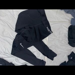 Nike leggings with clave details